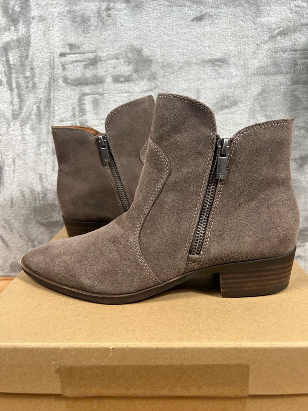 NIB Lucky Brand Women's Tayti Bootie Falcon Sz 8 Pointed Toe Zipper Oiled Suede